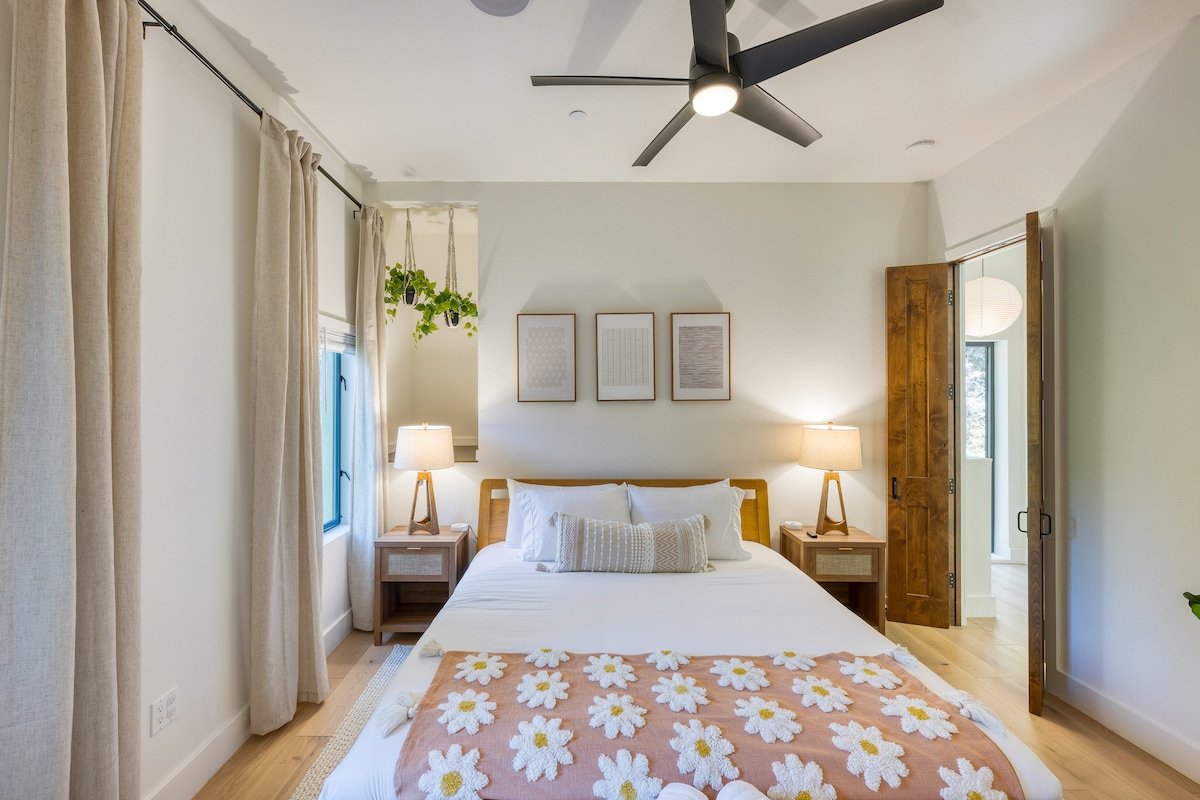 Mill Creek – AvantStay | Patio, Hot Tub, A+ Design gallery image 5