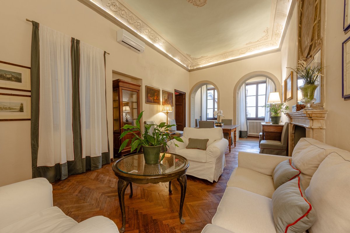 Uffizi Palace Centro elegant apartment + parking