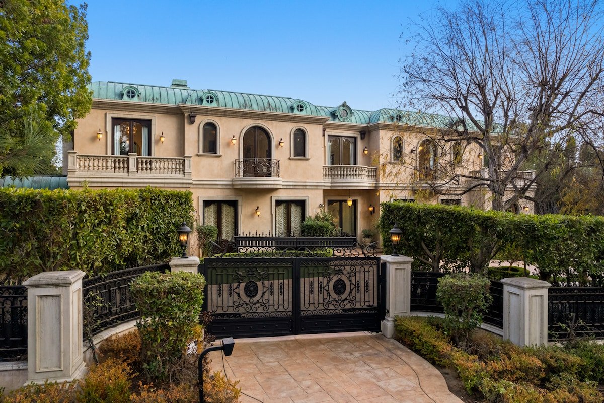 French Estate In Beverly Hills gallery image 2