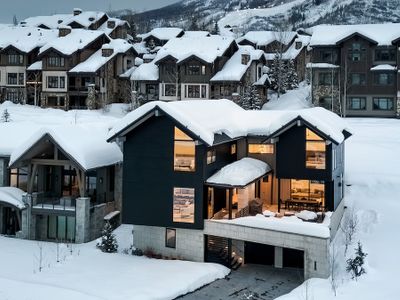 Hot Tub + Close to Skiing – Andalusian Lodge