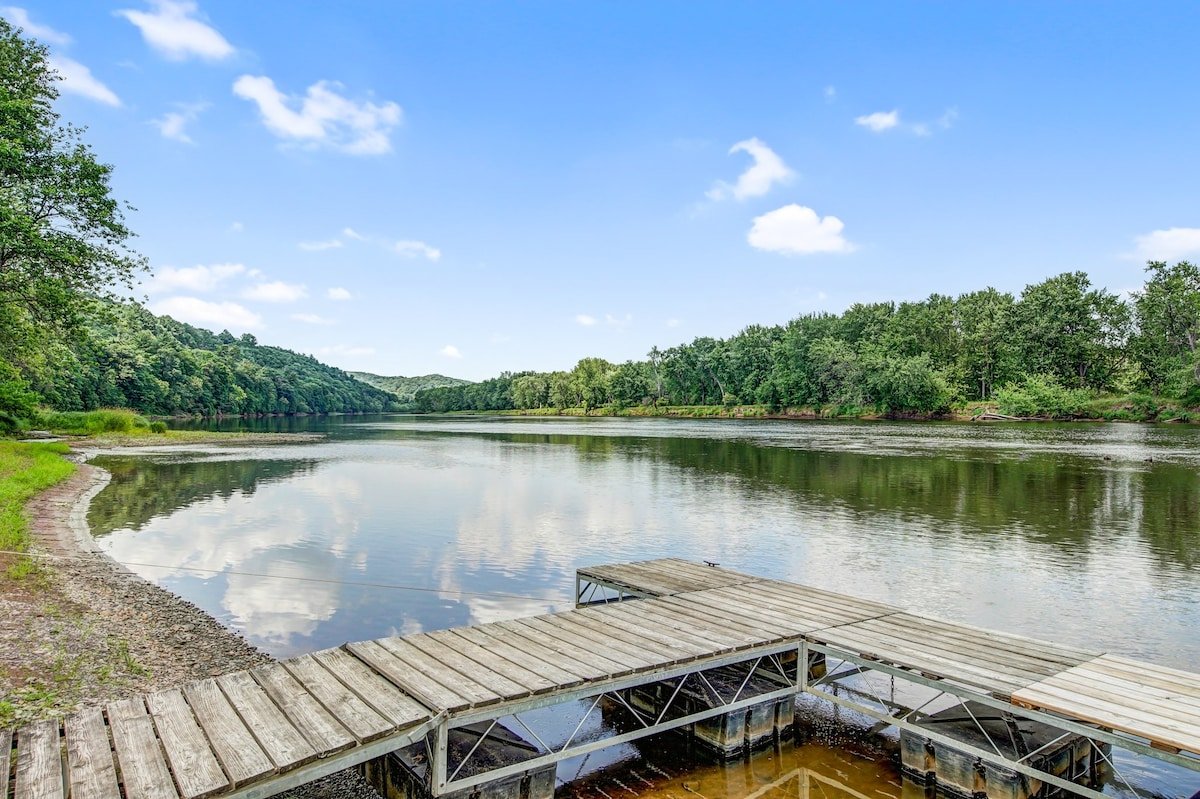 River Haus Where Good Times&Great Memories Happen! gallery image 5