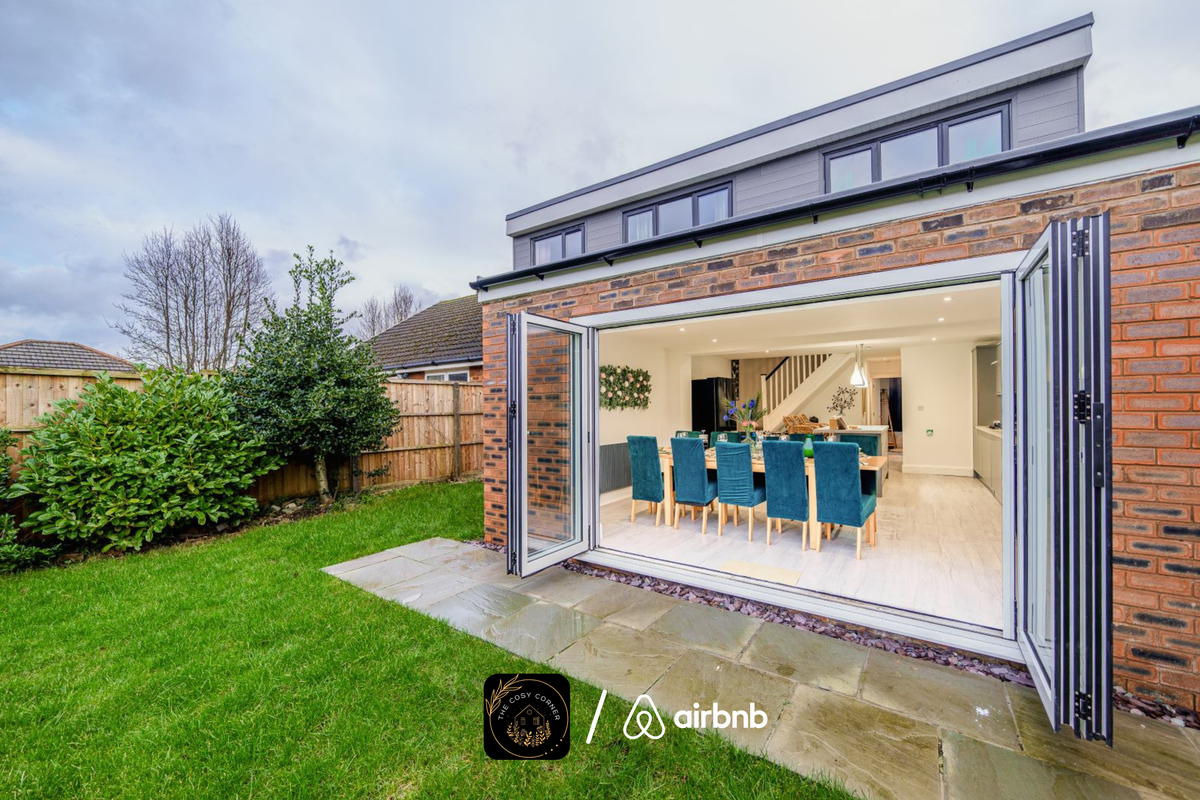 6BR house/2BR Bungalow & Parking