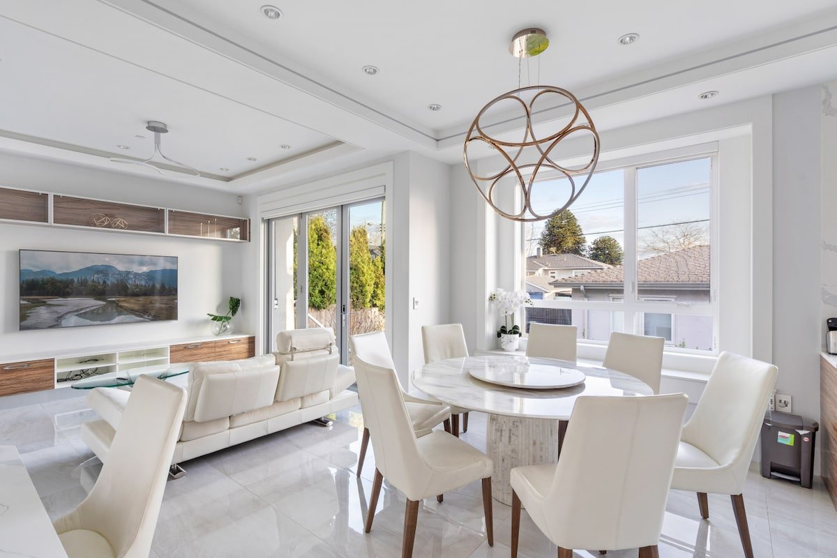 Central Luxury Home | Views & Private Cinema gallery image 5