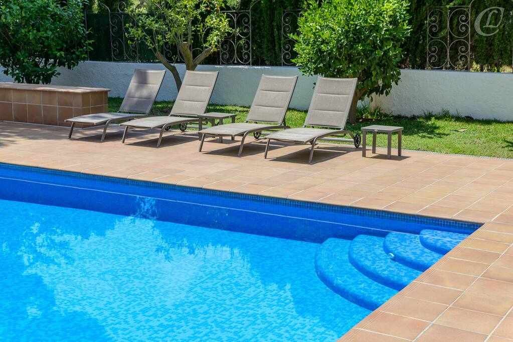 Private beach, huge pool near to Tossa de Mar gallery image 5