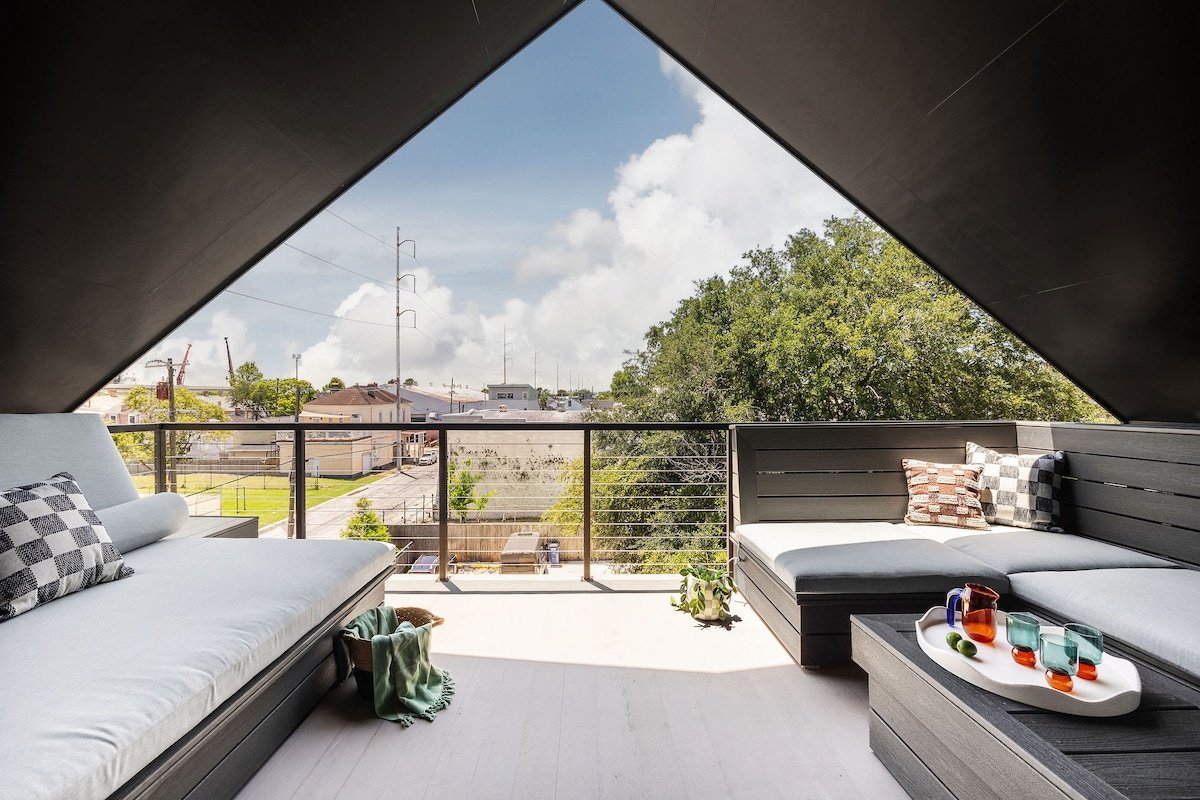 Chic NOLA Home | Heated Pool & Spa gallery image 5