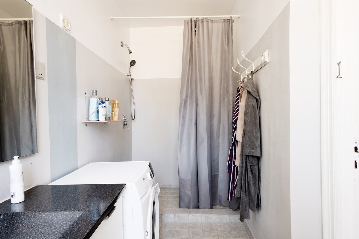 Amazing apartment next to the Metro gallery image 5