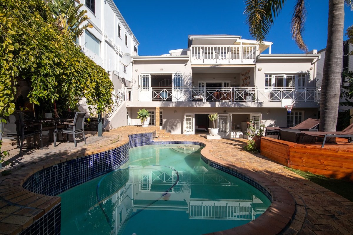 Luxury house with pool & panoramic views gallery image 4