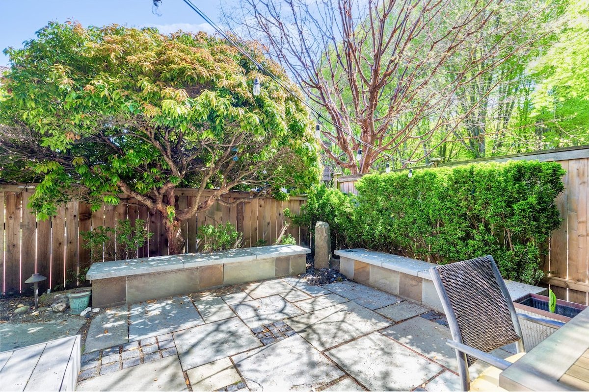 Queen Anne Charm Near Tech Hubs & Entertainment gallery image 4