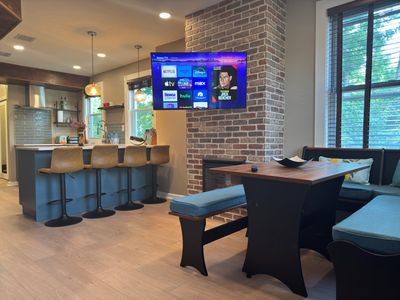 UrbanOasis, 3BD/2BA Corner Apt. Minutes to NYC