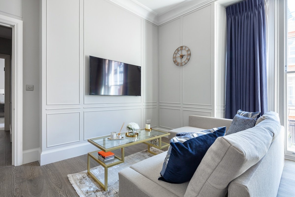 The Harrods Residence Luxury + Air Con gallery image 2