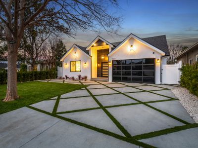 Universal Studios home with pool and jacuzzi