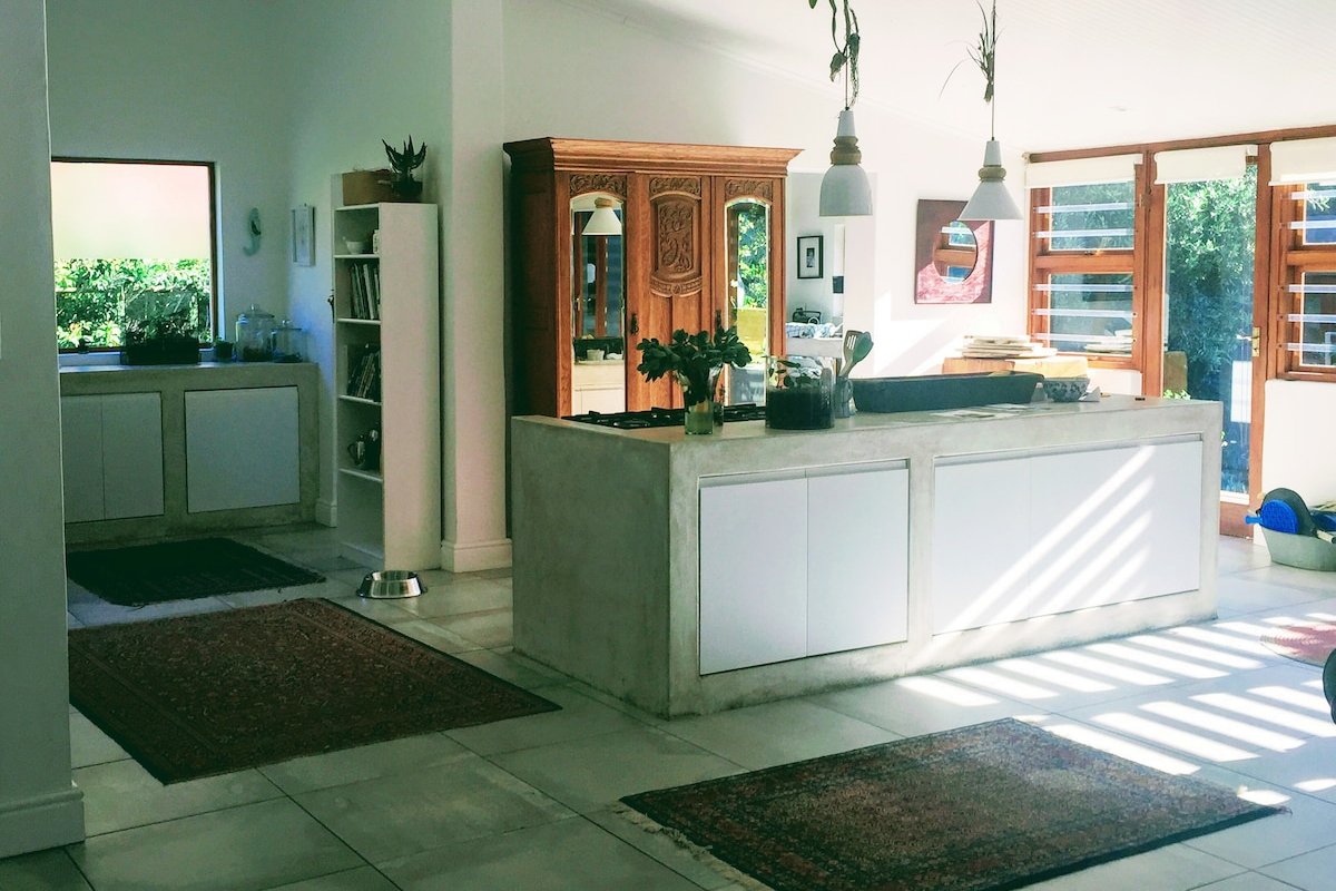 Sea Point Family Home gallery image 3