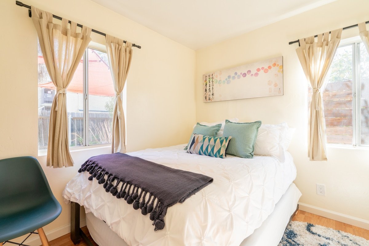 Sleep 12-2 homes 1 lot- perfect for multi family! gallery image 5