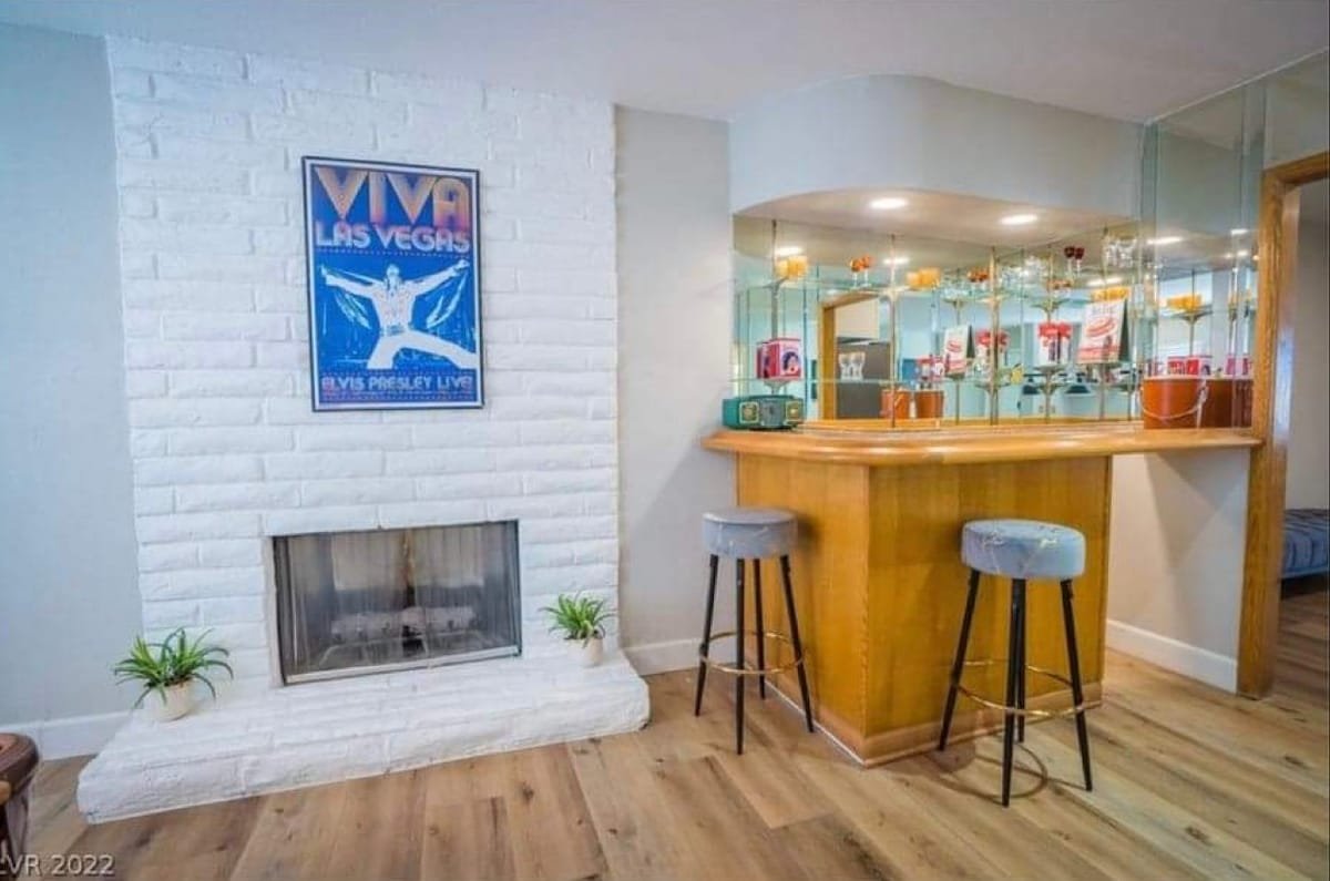 Modern/Vintage Home Getaway & near Strip gallery image 5