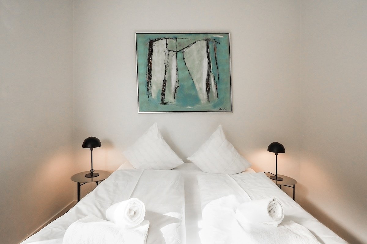 Explore the Tivoli Gardens from a City Center Apartment gallery image 5