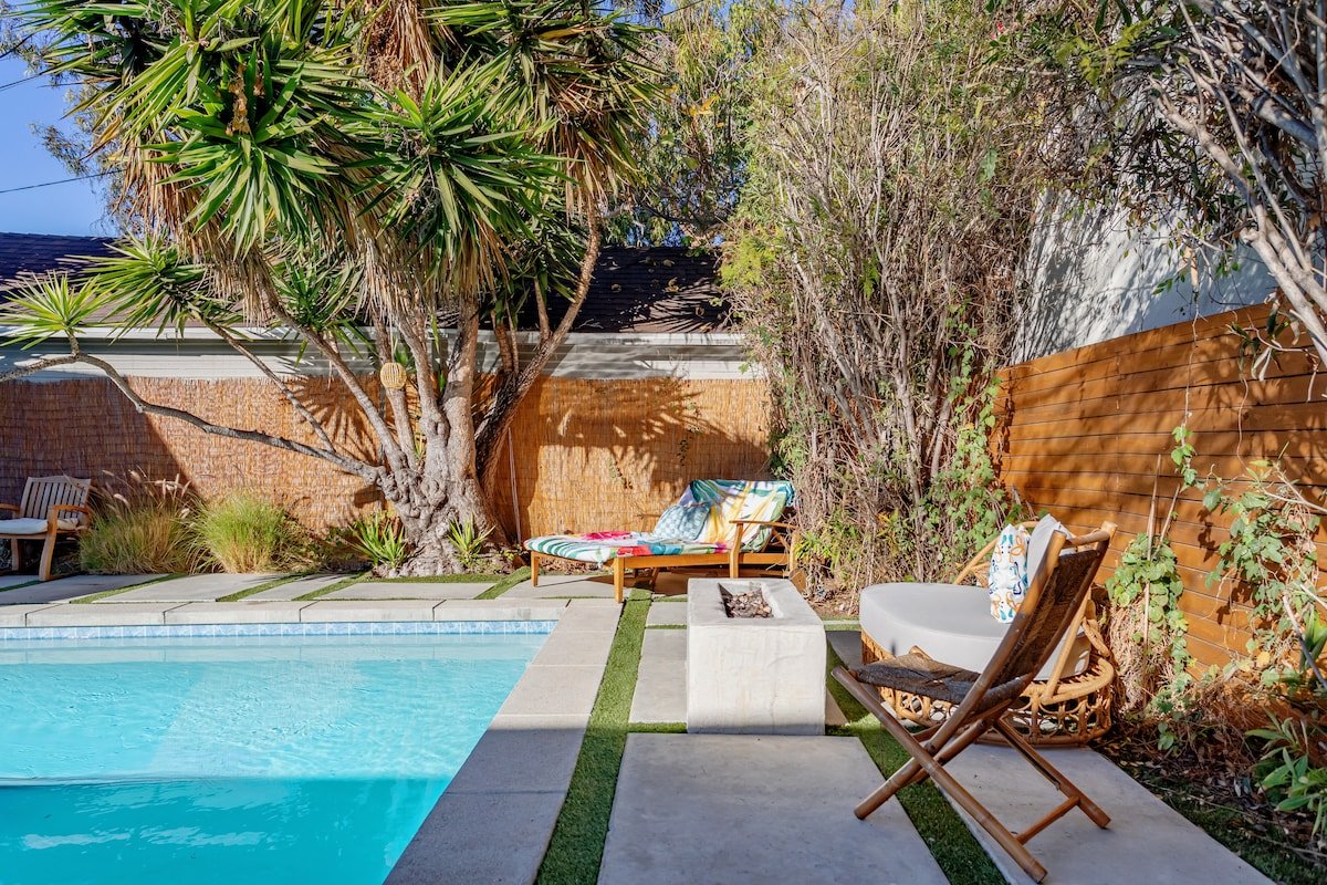 Modern Larchmont Village Bungalow – Pool – Firepit gallery image 3