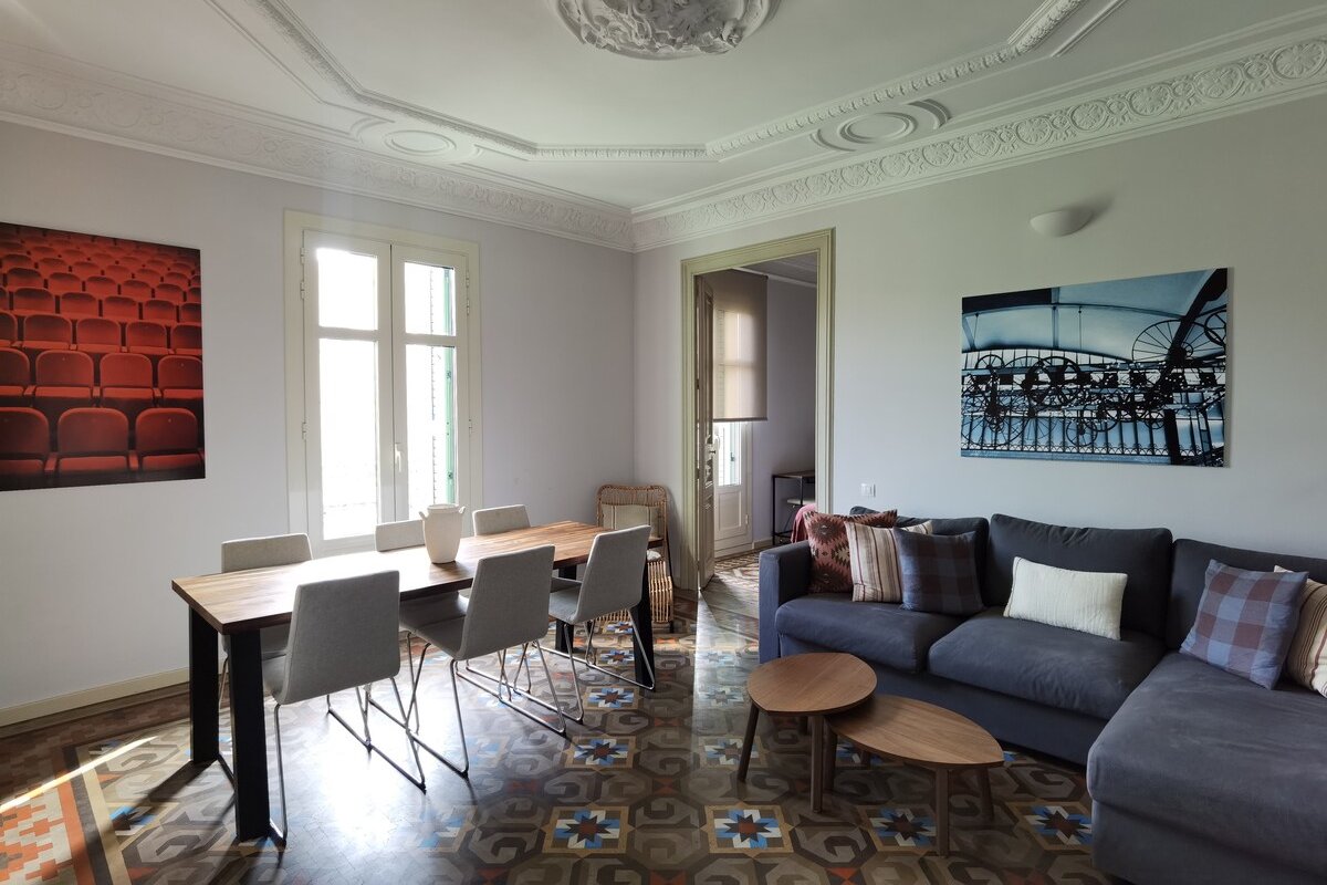 Grand 3BR Penthouse + Pool, A/C – Center BCN gallery image 3