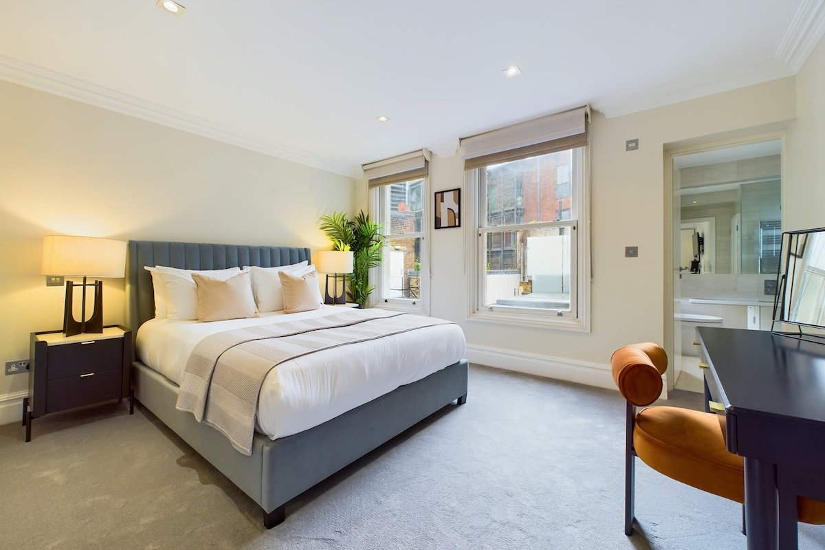 Spacious & Beautiful Bond Street Apartment gallery image 4