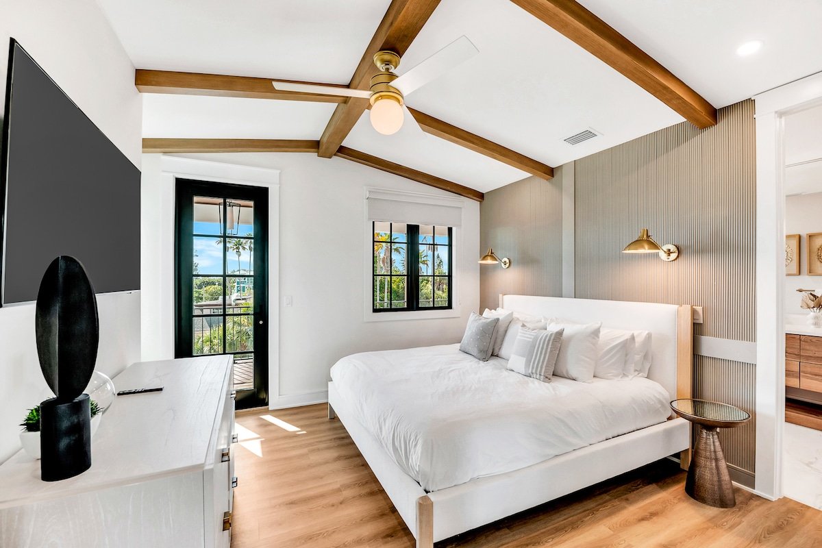 Pool, Rooftop Putting green, Golf cart, and Bikes! gallery image 2