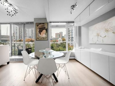 Luxurious, Designer 3 bedrooms Condo – Sleeps 8