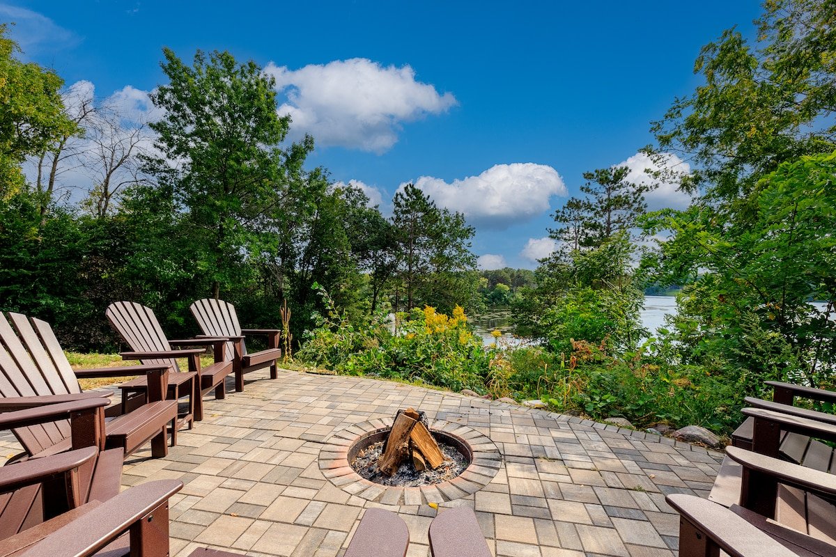 Eagle’s Nest – Lake Home with Hot Tub and Fire Pit gallery image 5