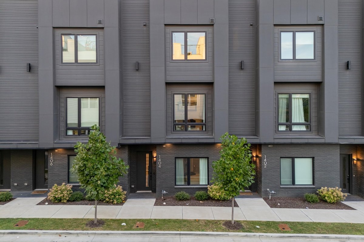 Blackstone 2 miles from Broadway gallery image 3