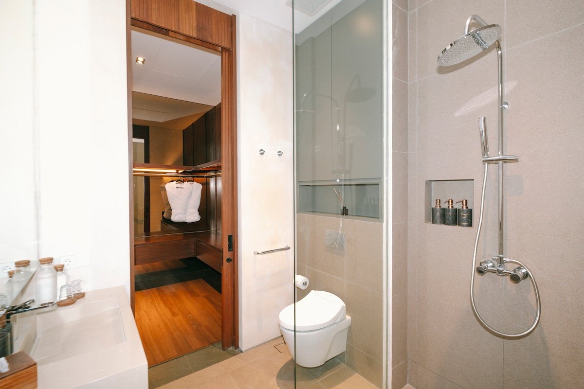 Akashi Residence: Pool Slide, Ice Bath, Gym, Chef gallery image 3