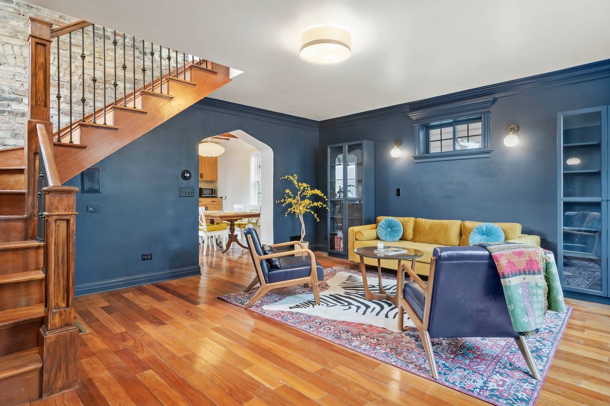 Prime 4BR Sleeps 13 Chef Kitchen 8 Blocks to Cubs gallery image 5