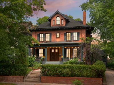 Historic District Holiday Family HQ