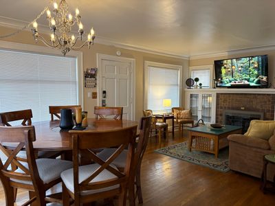 *Seattle-Queen Anne* 7 BR 3 BA. *One Block to SPU*