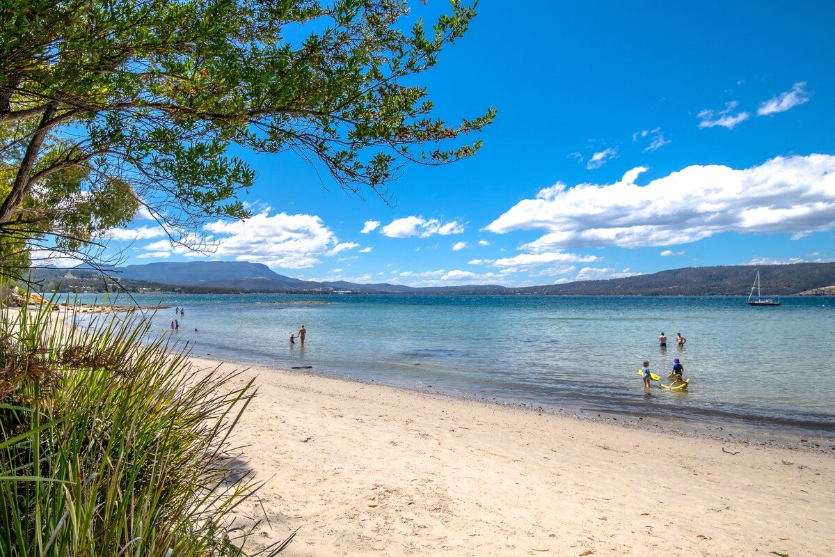 Amazing Coastal Holiday Home gallery image 4