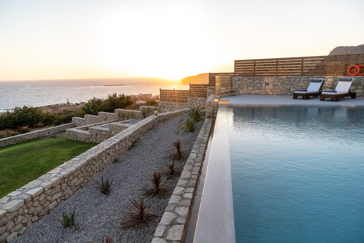 Jacuzzi indoor&outdoor★Heated pool★Sauna★Falasarna gallery image 4