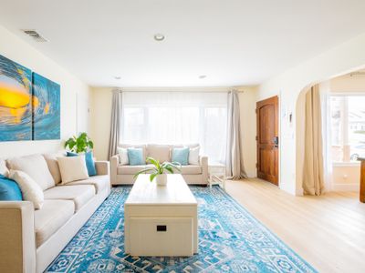 Luxury Family 4BR House & Spa Yard AC Garage BBQ