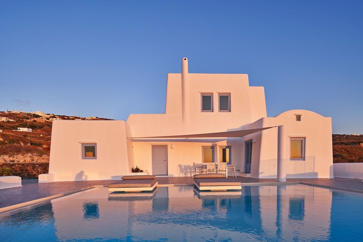 Beautiful Villa Rodakes with Stunning Sea Views gallery image 2