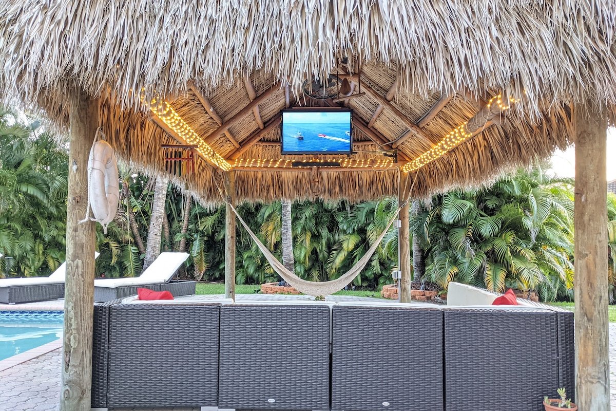 Unique Tropical Paradise! Heated Pool & Tiki Bar gallery image 4