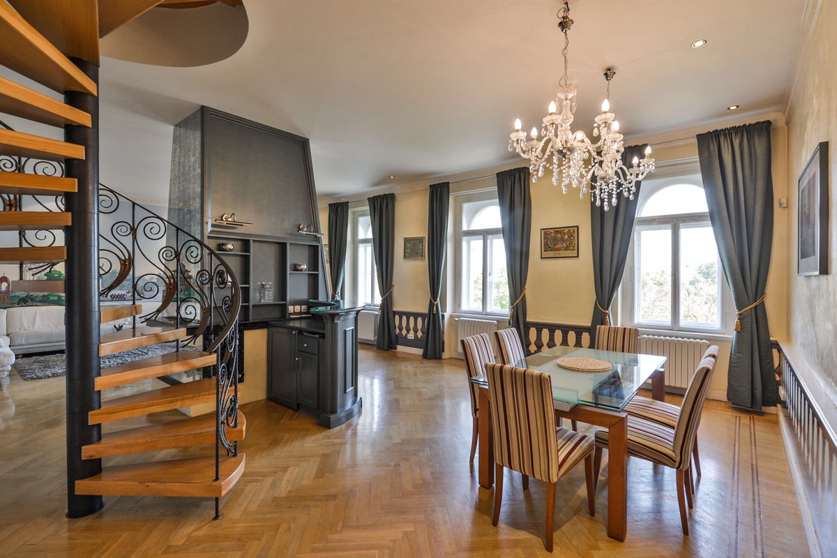 Fresco Apt. Walk to Charles Bridge