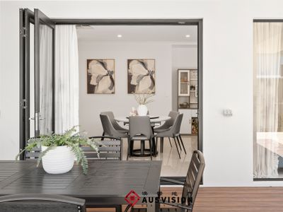 Perth Splendor: Elegant 4 BR, 4 Bath Retreat