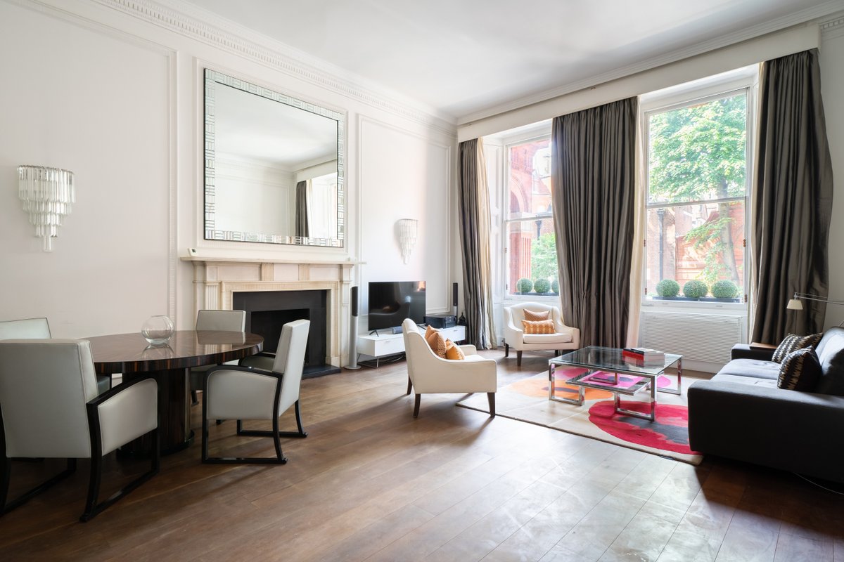 Super Knightsbridge 2 bed Apartment
