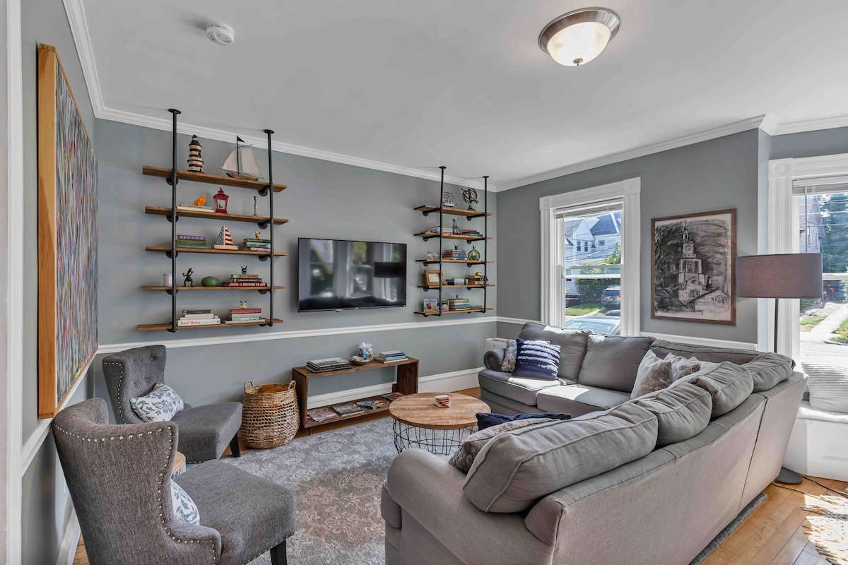 The Wayland House – 6BR Family ❤️ Retreat Sleeps 15 gallery image 5