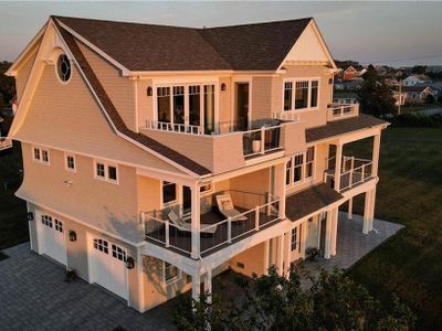 Live Your Dream! Ocean Views, Steps to the Beach!