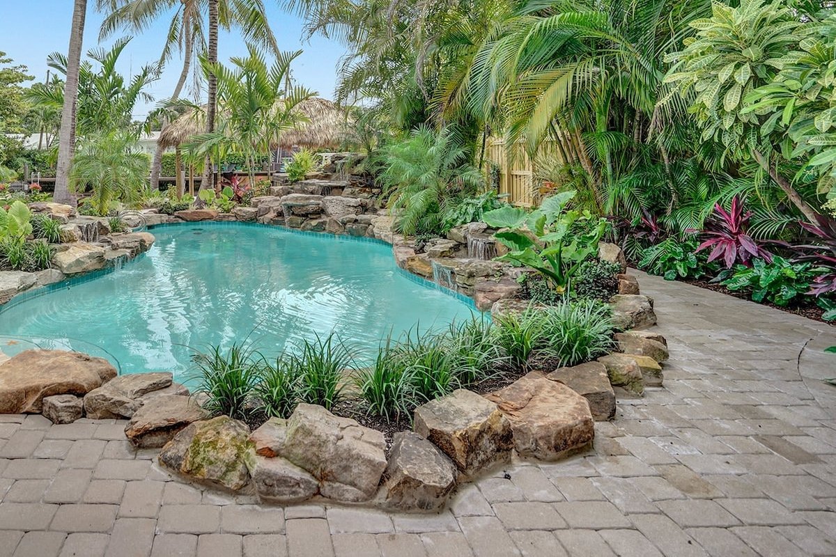 50% off New Waterfront Oasis Mins Beach,Eats,Shop gallery image 2