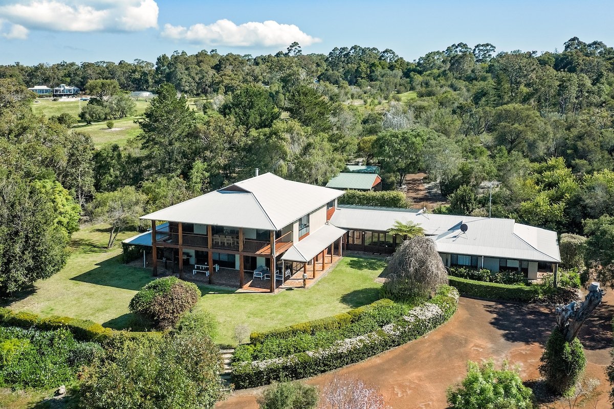 The Manor: Family Country Retreat Near the Coast gallery image 2