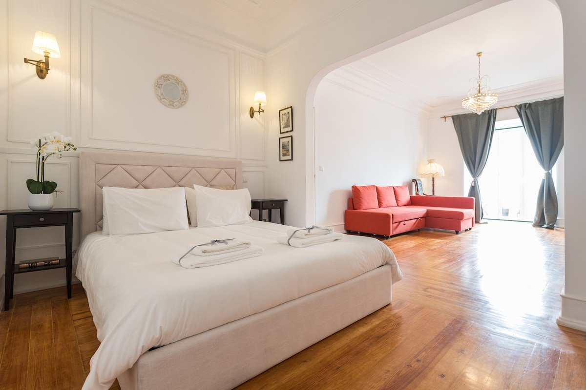 AMAZING 6 Rooms Apartment in heart of Metropolis gallery image 3