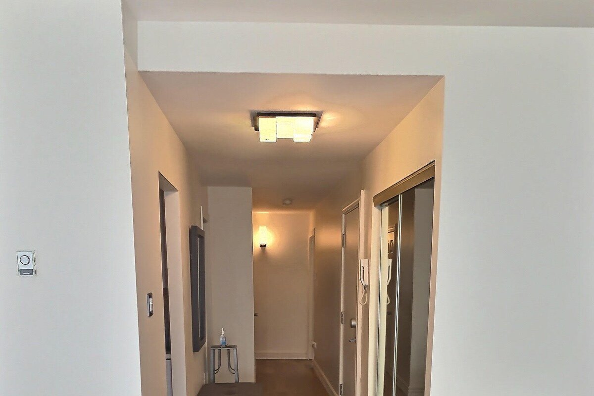 Amazing condo in the Old Port gallery image 4