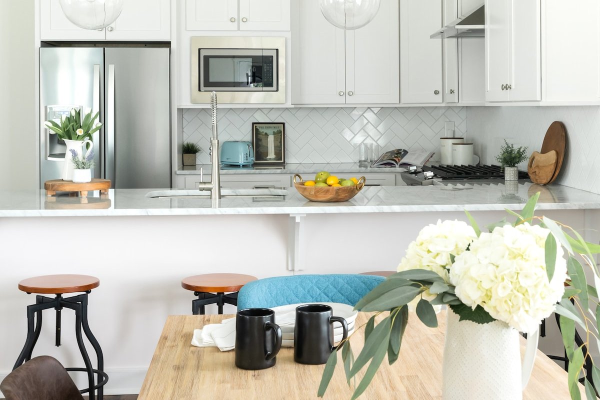 Beautiful Downtown 4 Bedroom – Great Monthly! gallery image 4