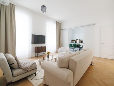 4BR Vienna Gem – Families – 5.5 Baths, Sleeps 14