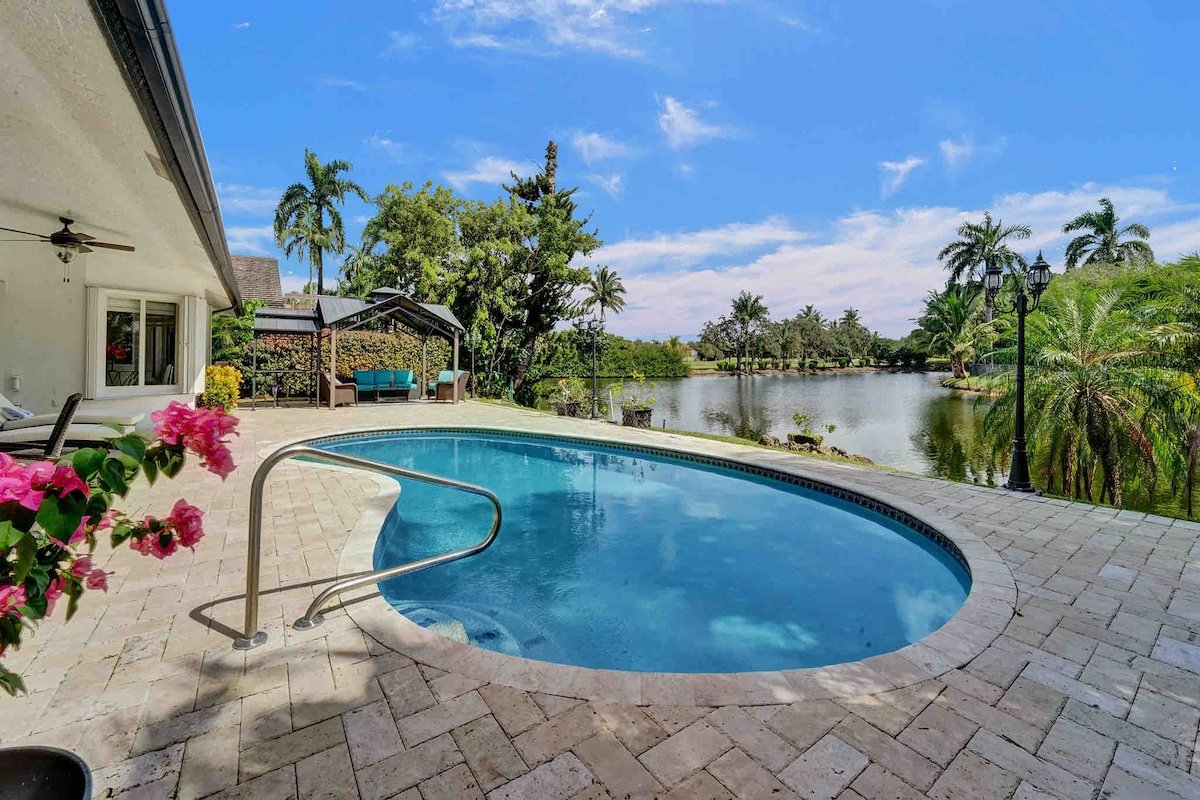 Calm & fun at Jacaranda gallery image 4