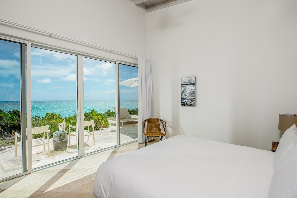 Three Bedroom Peninsula Oceanfront Reef Villa gallery image 5