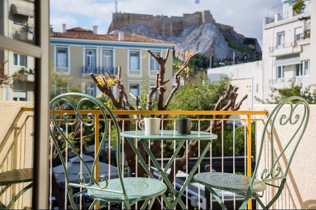 A COZY APARTMENT HUGGING THE ACROPOLIS HILL gallery image 2