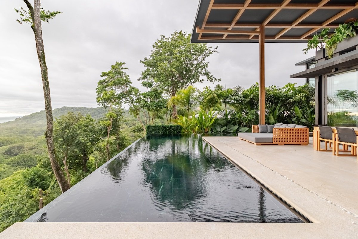 Luxury Estate · Amazing ocean Views · 19 guests gallery image 5